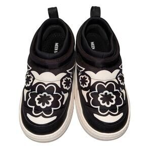 Women’s size 7.5 Moon Boot